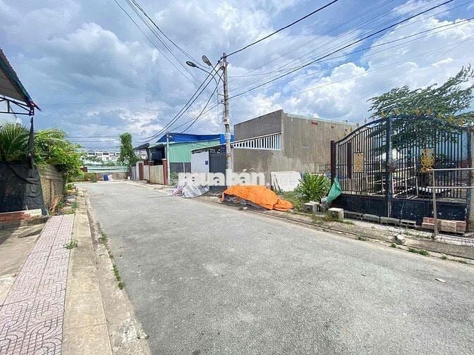 bán gấp lô đất ngay đường Lý Tế Xuyên, Linh Đông. DT 100m2, giá đầu tư