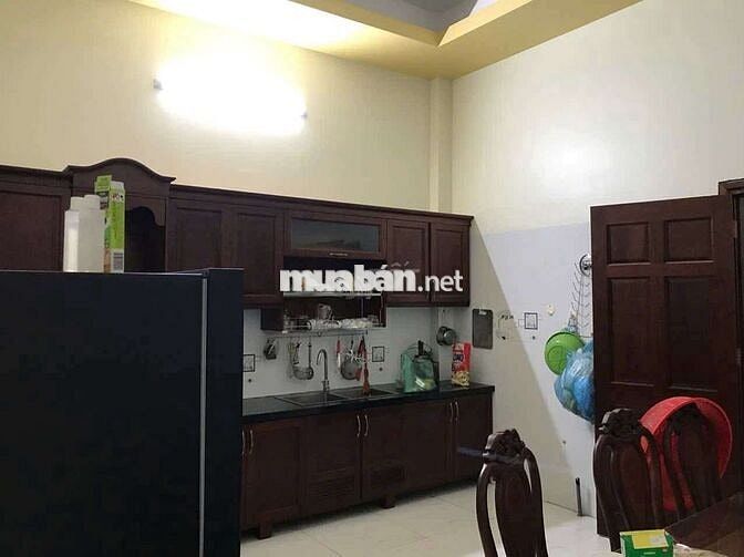 Cho thuê nhà 2  lầu  nhiều phòng ngủ có nội thất
