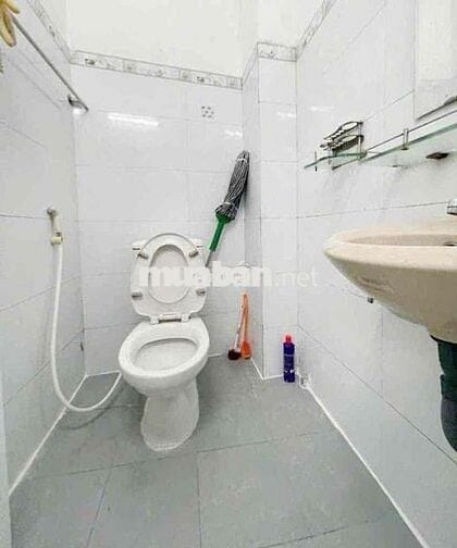 cho thuê nhà nguyên căn 3pn 4wc đường Nguyễn Văn Công p3 GV