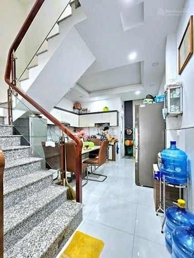 Nhà ngang 4,2m rộng đường Nguyễn Văn Đậu, Bình Thạnh. Gầmn mầm non 5