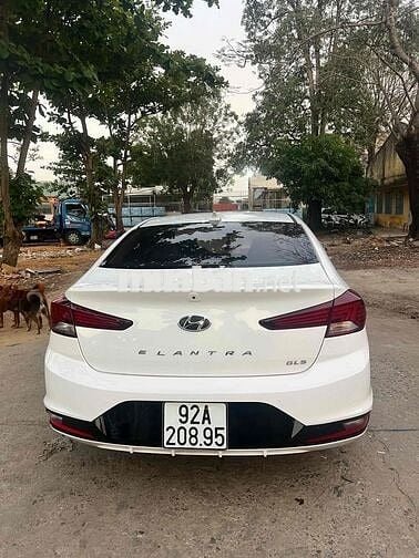 Hyundai Elantra 2019 1.6MT - 75000 km