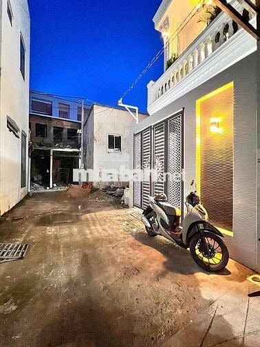 NHÀ LẦU 3 PHÒNG NGỦ MỚI XÂY. CÔNG VIÊN HỒ BÚNG XÁNG GẦN ĐH CẦN THƠ
