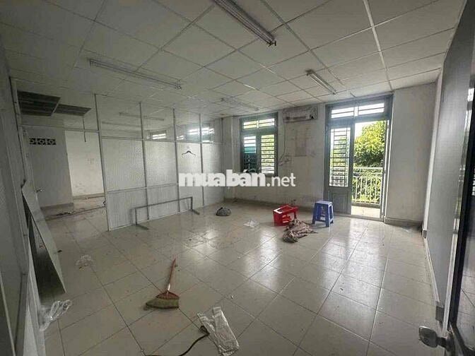 CHO THUÊ KHO 380m2 - CÓ 2VĂN PHÒNG - TRỐNG SUỐT - NỀN GẠCH MEN