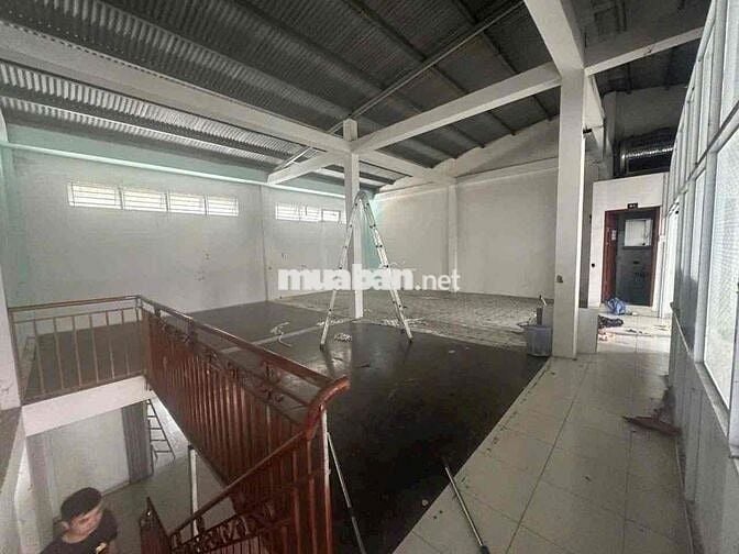 CHO THUÊ KHO 380m2 - CÓ 2VĂN PHÒNG - TRỐNG SUỐT - NỀN GẠCH MEN
