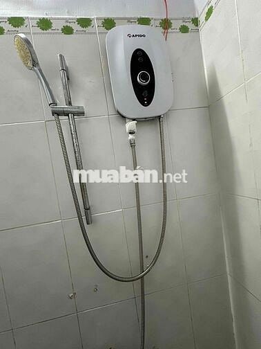 KTX NAM ĐI BỘ QUA ĐH GIAO THÔNG VẬN TẢI, HUTECH