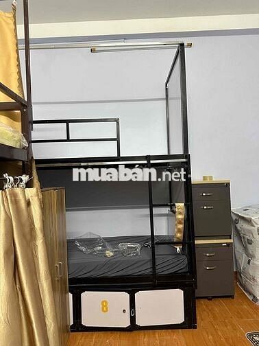 KTX NAM ĐI BỘ QUA ĐH GIAO THÔNG VẬN TẢI, HUTECH