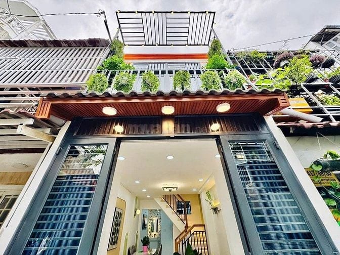 Cơ hội đầu tư-Nhà Huỳnh Lan Khanh Tân Bình, 3tầng3PN Sổ sẵn Gọi E gấp