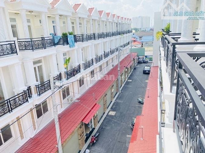 Sổ riêng sang tên liền chỉ còn 2căn ngay QL13-Thủ Đức 56m2-4tầng-4PN 