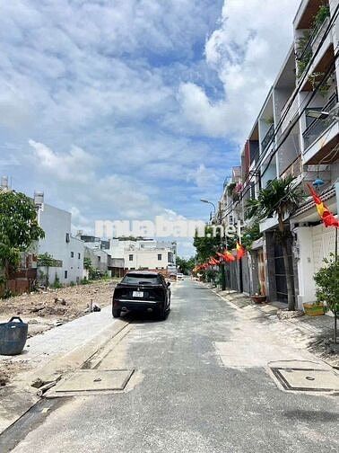 Bán 3 lô đất liền kề, dt 4x13, ngay khu dc An Sương, P Đông Hưng Thuan