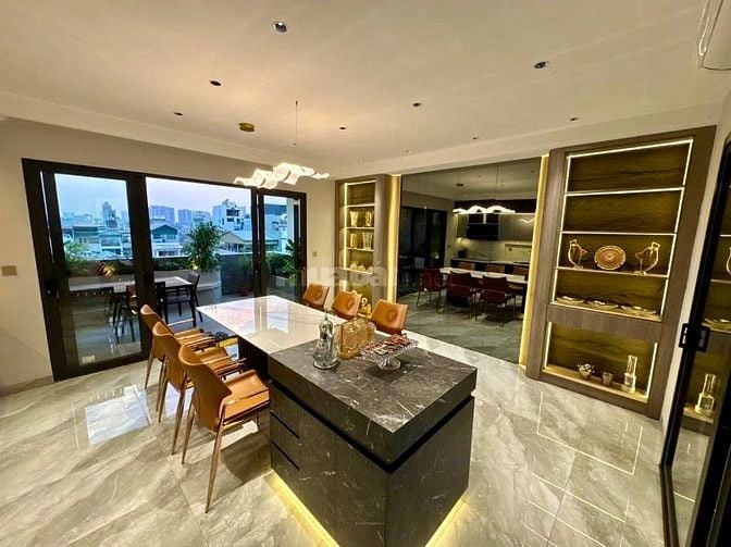 Siêu phẩm Ngọc Thuỵ, 8 tầng thang máy, Gara 2 oto dt 60m2 mt 5.65m