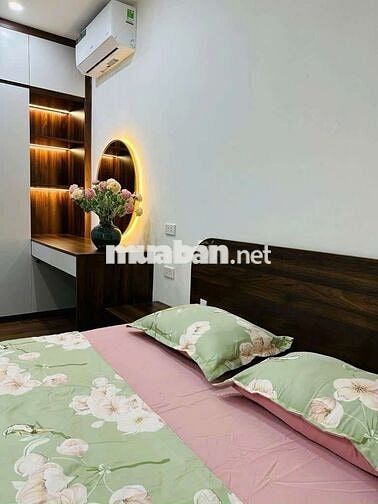 🌳 Vị trí kim cương, chỉ vài bước chân là chạm Hồ Gươm.