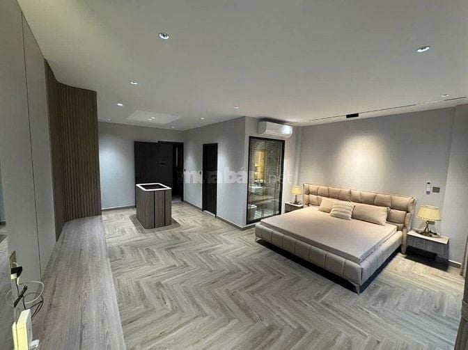 Siêu phẩm Ngọc Thuỵ, 8 tầng thang máy, Gara 2 oto dt 60m2 mt 5.65m
