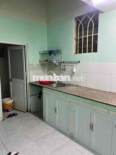 Nhà cấp 4  1pn 1 gác ngay tiểu học nguyễn văn thệ 4,5 triệu