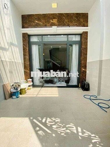 Nhà rộng rãi, hẻm xe hơi 4PN. Tiện ở và kinh doanh đa ngành.