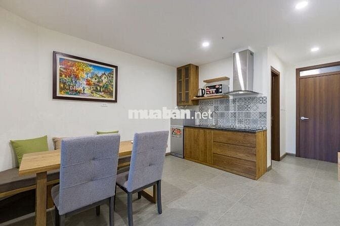 Cho thuê 1n1k Phố Yên Hoa, ban công view Hồ, full đồ thang máy giá 9tr