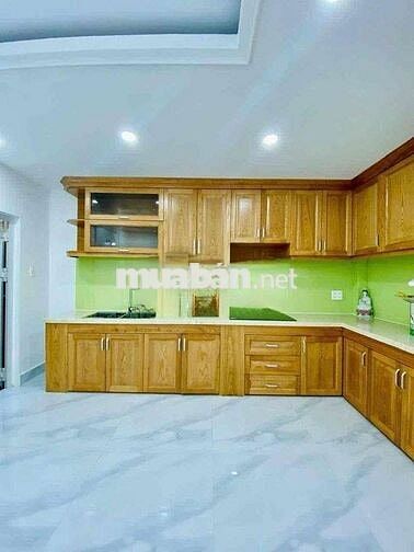 Nhà rộng rãi, hẻm xe hơi 4PN. Tiện ở và kinh doanh đa ngành.