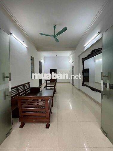 Cho thuê tầng 1 mặt phố Phú Viên, phù hợp làm VP, kho, spa, KD, ở