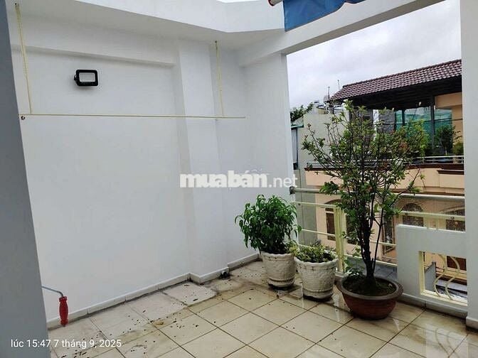 Nhà nguyên căn Hẻm xe hơi thông tới cửa Trần Văn ĐangQuận 3