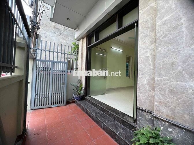 Cho thuê tầng 1 mặt phố Phú Viên, phù hợp làm VP, kho, spa, KD, ở