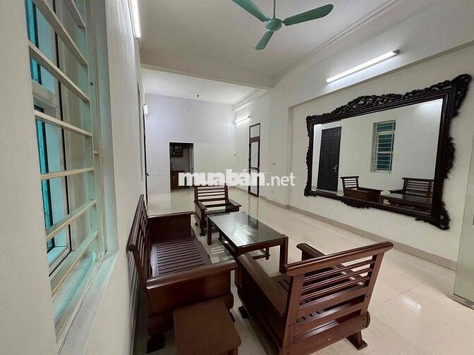 Cho thuê tầng 1 mặt phố Phú Viên, phù hợp làm VP, kho, spa, KD, ở