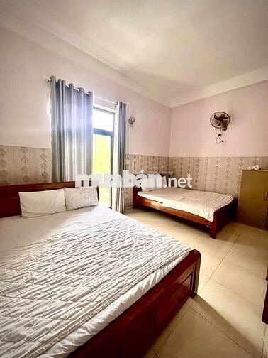 NHÀ NGHỈ 4 TẦNG , BIỂN TÂN TRÀ ,DÒNG TIỀN 30 TRIỆU THÁNG- GIÁ 7,3 TỶ