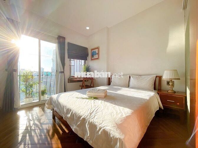Cho thuê căn hộ 1PN có ban công, nằm ngay gần biển Mỹ Khê