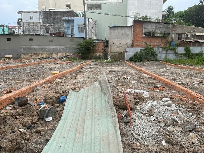 Bán gấp nhà cấp 4 mặt tiền đường Trần Quốc Hoàn nối dài Cộng Hoà