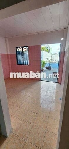 DT : 4m X 14m 
- KC : 1 trệt 2 lầu đúc + 3pn 1p thờ 2wc Sân thượng