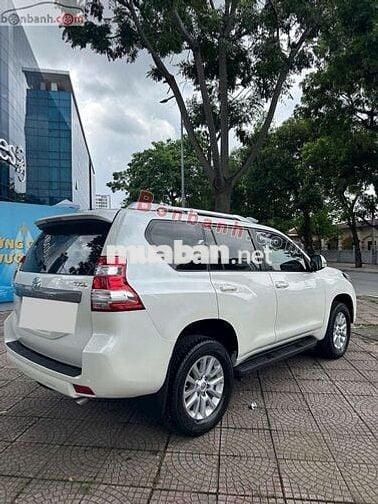 Toyota Prado 2.7 TXL màu trắng/đen Sx 12/2016