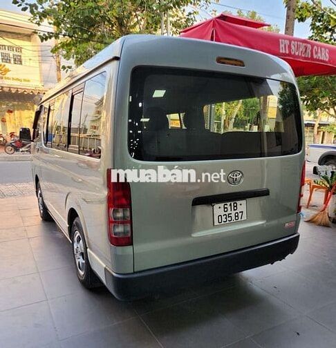 Toyota Hiace 2011 máy xăng - chạy 46.000 km