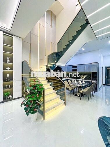 NẮM CHÍNH CHỦ BÁN NHÀ 3 TẦNG MẶT TIỀN ĐƯỜNG D4 KHU HỒNG LOAN