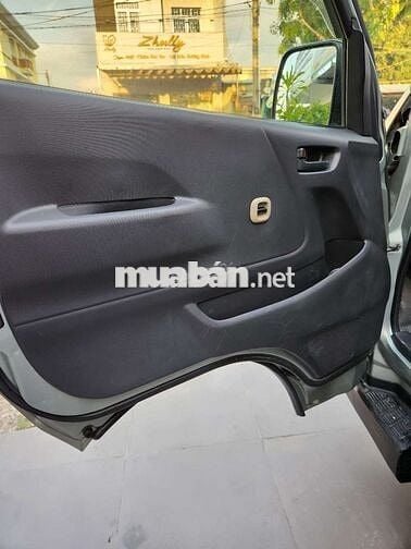 Toyota Hiace 2011 máy xăng - chạy 46.000 km