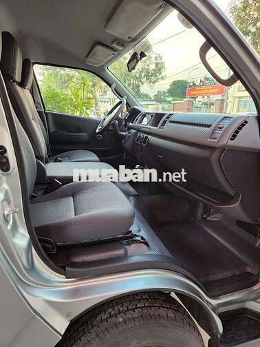Toyota Hiace 2011 máy xăng - chạy 46.000 km