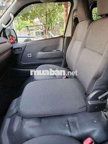 Toyota Hiace 2011 máy xăng - chạy 46.000 km