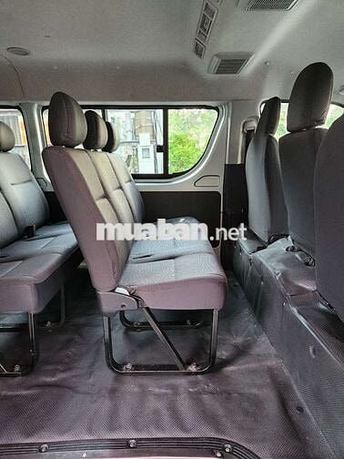 Toyota Hiace 2011 máy xăng - chạy 46.000 km
