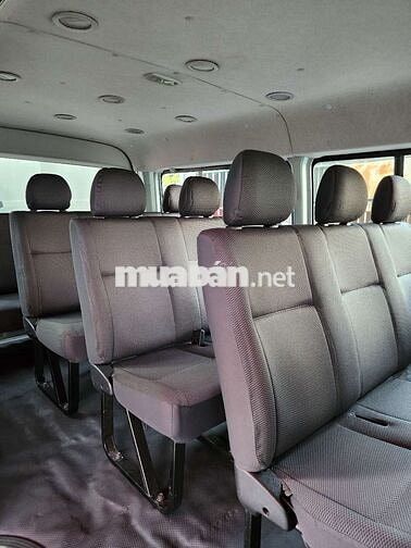 Toyota Hiace 2011 máy xăng - chạy 46.000 km