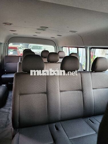 Toyota Hiace 2011 máy xăng - chạy 46.000 km