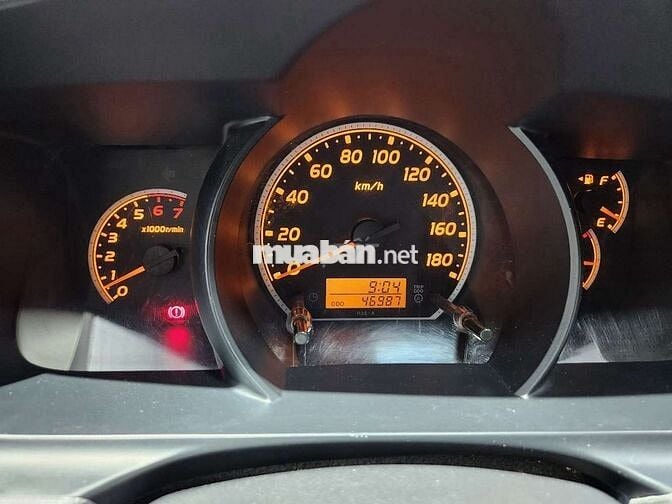 Toyota Hiace 2011 máy xăng - chạy 46.000 km