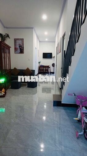 126m2 THỔ CƯ gồm NHÀ 1 TRỆT + 1 LỬNG + 1 VƯỜN RAU  + 1 NHÀ ĐỂ Ô TÔ