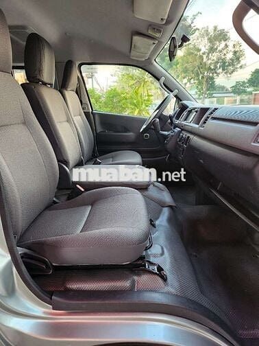 Toyota Hiace 2011 máy xăng - chạy 46.000 km