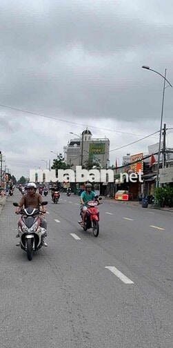 cho thuê nhà cấp 4 mặt tiêng đường Lê Hồng Phong, ngang 6 m tại dĩ an