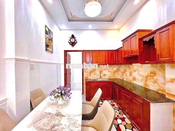 nha. ban hem 138 trần hưng đạo