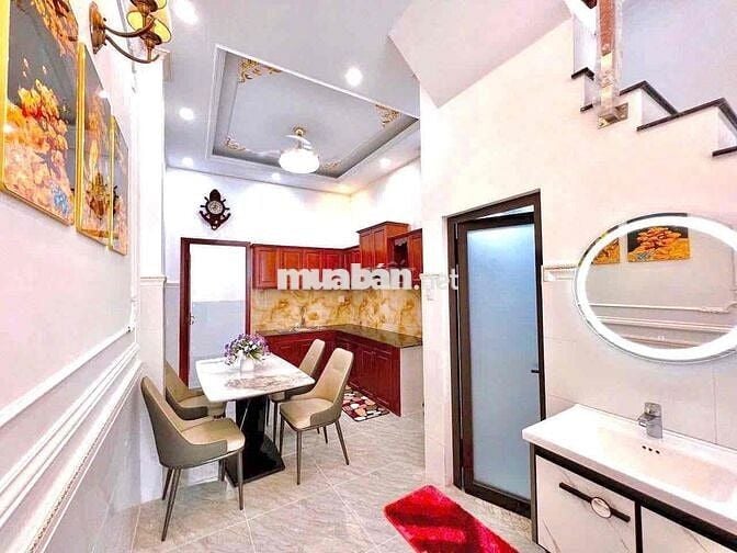 nha. ban hem 138 trần hưng đạo