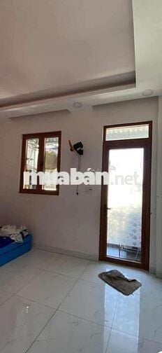 NHÀ 2TẦNG HUỲNH TẤN PHÁT GẦN KCX TÂN THUẬN - NGANG 4M - NHĨN 6 TỶ.