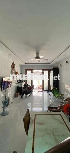 NHÀ 2TẦNG HUỲNH TẤN PHÁT GẦN KCX TÂN THUẬN - NGANG 4M - NHĨN 6 TỶ.