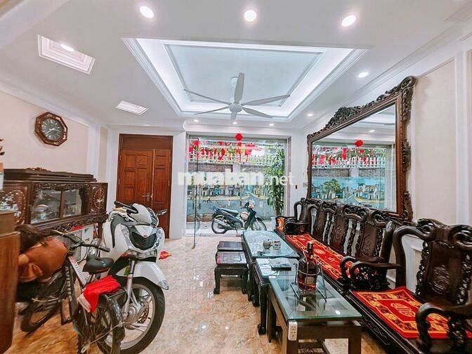 BÁN NHÀ CẦU GIẤY – FULL NỘI THẤT XỊN – Ô TÔ VÀO NHÀ – 6 TẦNG