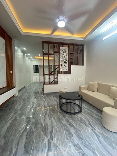 Bán gấp nhà Mặt Đường Đông Thiên