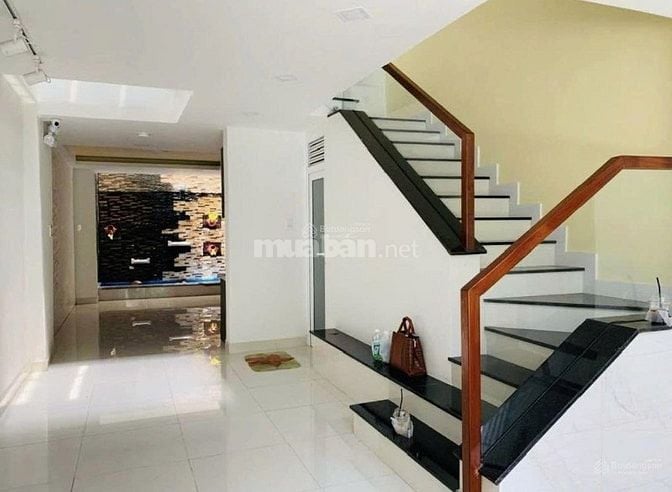 Cô chú về quê hạ giá căn nhà Nguyễn Tiểu La - Quận 10 -Hạ còn 4 tỷ 150