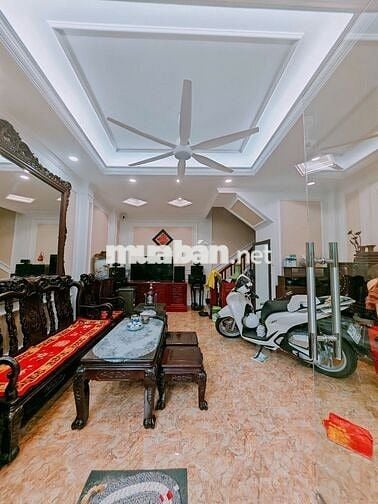 BÁN NHÀ CẦU GIẤY – FULL NỘI THẤT XỊN – Ô TÔ VÀO NHÀ – 6 TẦNG