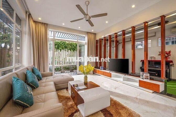 Cho thuê Biệt thu gần biển, 5 phòng ngủ, bể bơi riêng